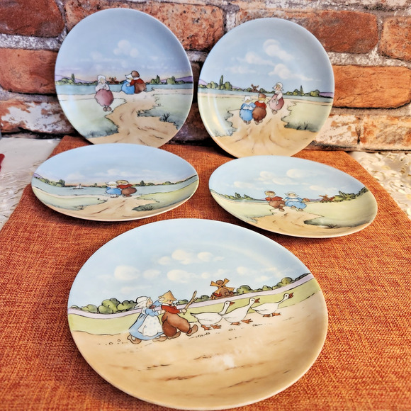 5 Pcs Hutschenreuther Selb Bavaria Hand Painted 8" Goose Boy/Girl Plates RARE - Picture 1 of 10